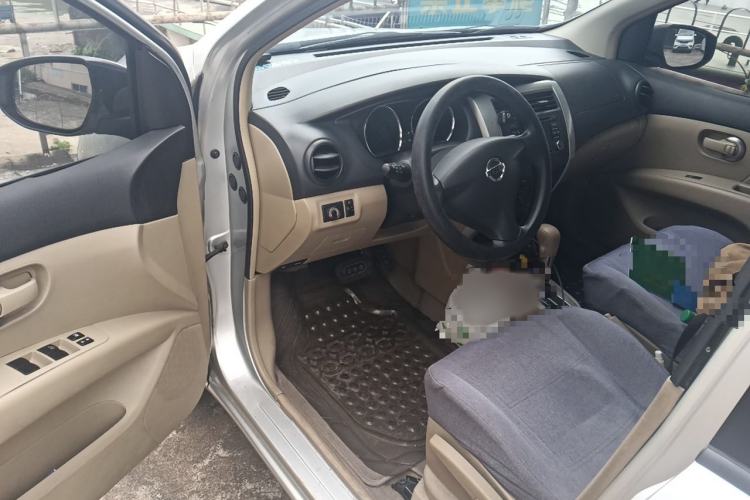 Used Nissan Livina 2013 1.6XE CVT Comfort Edition Interior 3