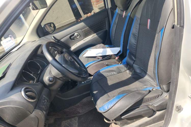 Used Nissan Livina 2013 JINRUI 1.6XV CVT Luxury Edition Left Front Seat