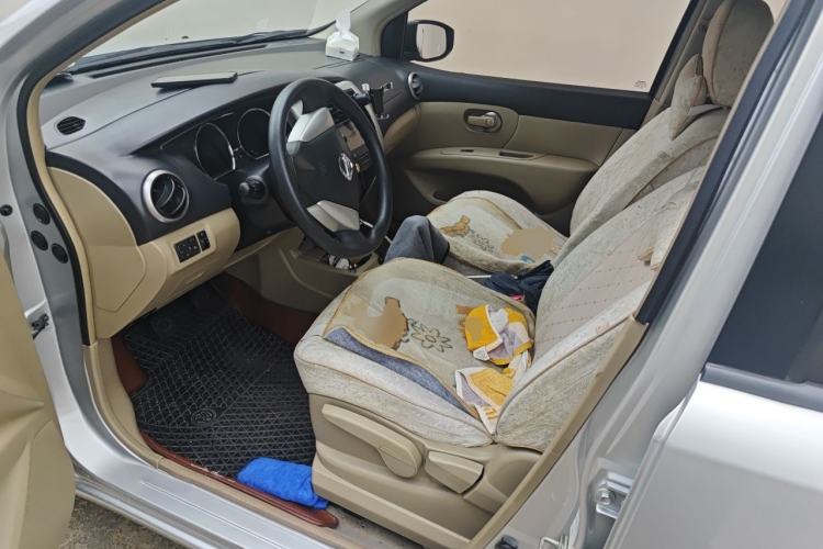 Used Nissan Livina 2013 1.6XL Manual Luxury Edition Left Front Seat
