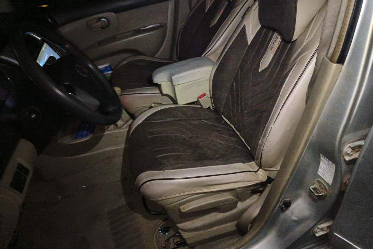 Used Nissan Livina 2013 1.6XL Manual Luxury Edition Left Front Seat
