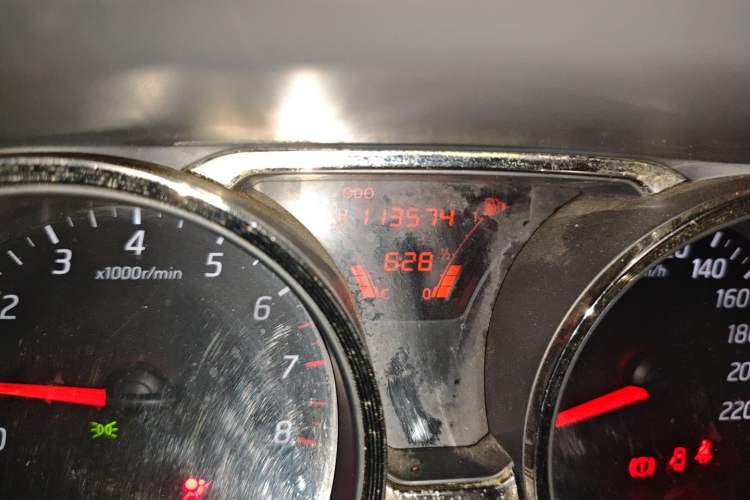 Used Nissan Livina 2013 1.6XE Manual Comfort Edition Odometer Close Up