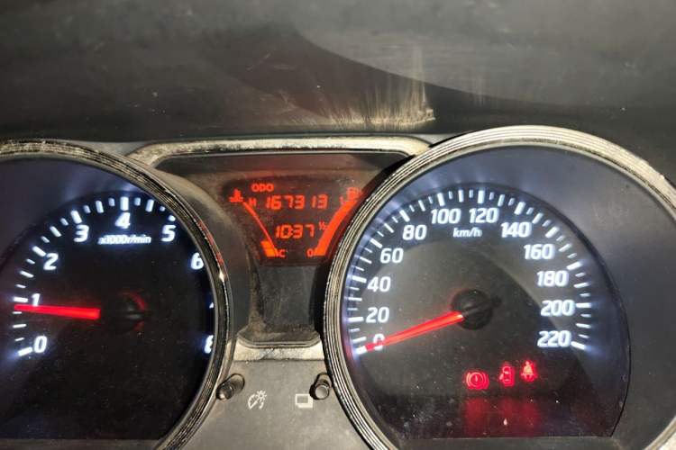 Used Nissan Livina 2013 1.6XE Manual Comfort Edition Odometer Close Up