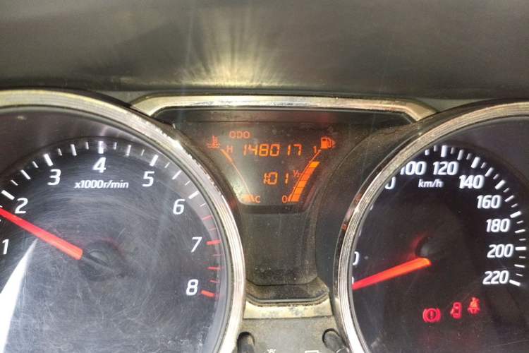 Used Nissan Livina 2013 1.6XE Manual Comfort Edition Odometer Close Up
