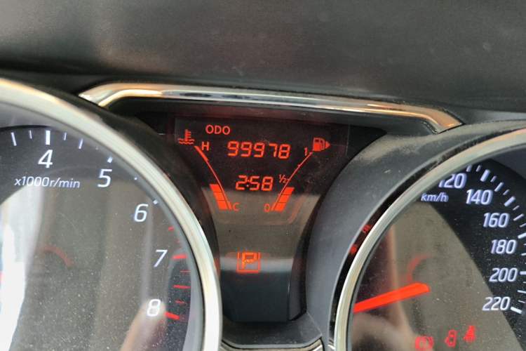 Used Nissan Livina 2013 1.6XE CVT Comfort Edition Odometer Close Up