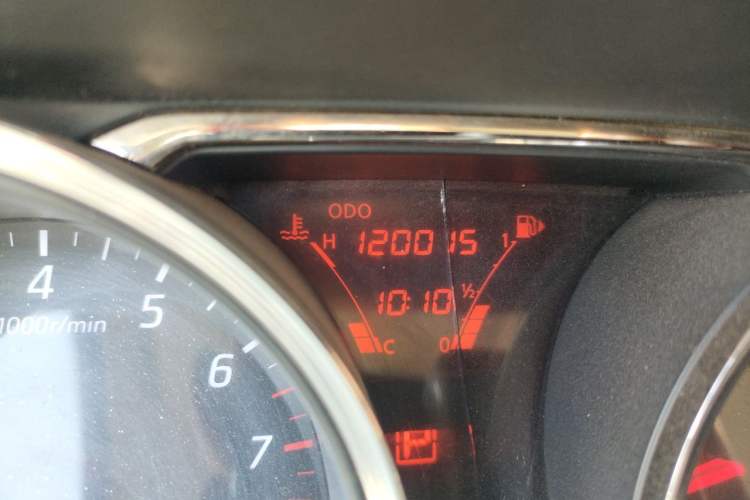 Used Nissan Livina 2013 JINRUI 1.6XV CVT Luxury Edition Odometer Close Up