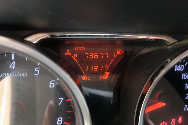 Used Nissan Livina 2013 1.6XE Manual Comfort Edition Odometer Close Up