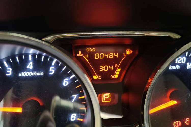 Used Nissan Livina 2013 1.6XE CVT Comfort Edition Odometer Close Up
