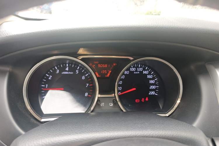 Used Nissan Livina 2013 JINRUI 1.6XV Manual Luxury Edition Odometer Close Up