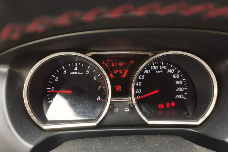 Used Nissan Livina 2013 JINRUI 1.6XV CVT Luxury Edition Odometer Close Up