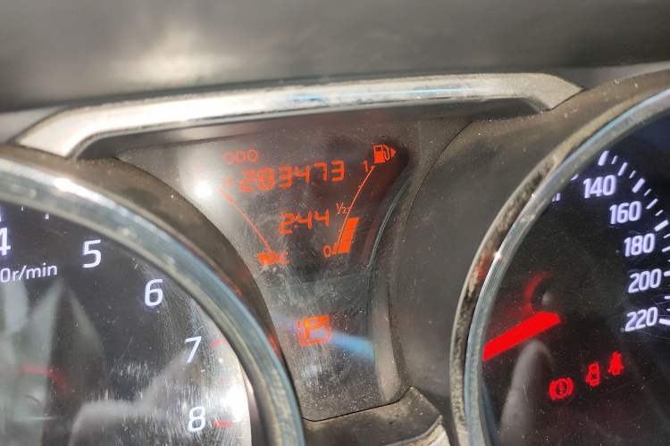 Used Nissan Livina 2013 JINRUI 1.6XV CVT Luxury Edition Odometer Close Up