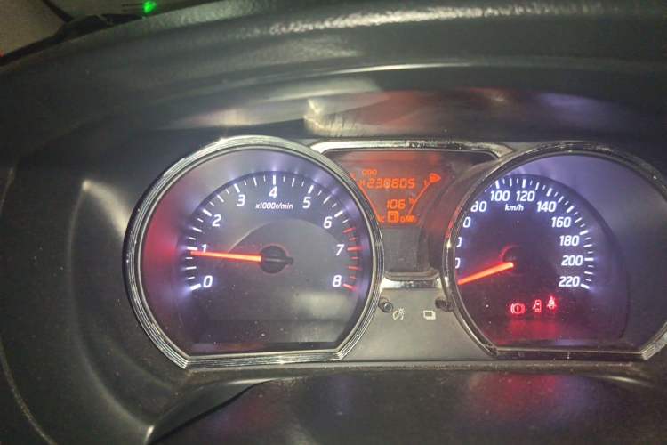 Used Nissan Livina 2013 1.6XE Manual Comfort Edition Odometer Close Up
