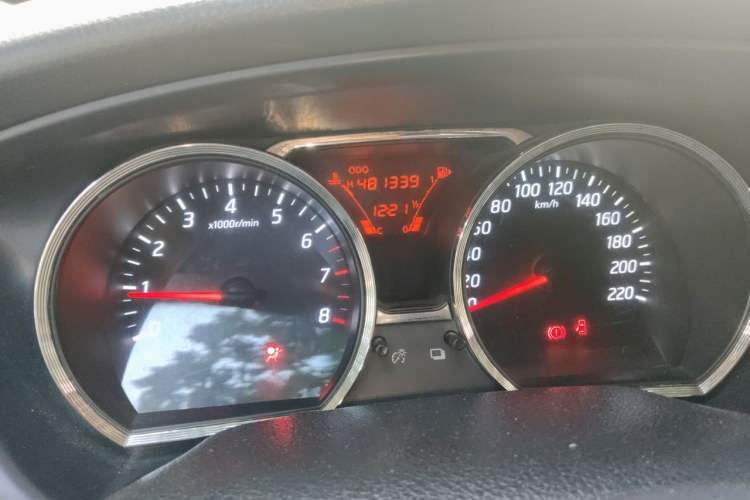 Used Nissan Livina 2013 1.6XE Manual Comfort Edition Odometer Close Up