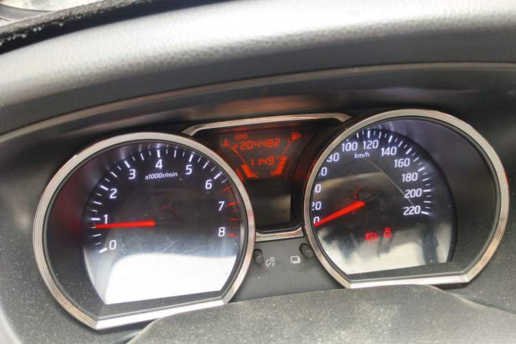 Used Nissan Livina 2013 1.6XL Manual Luxury Edition Odometer Close Up