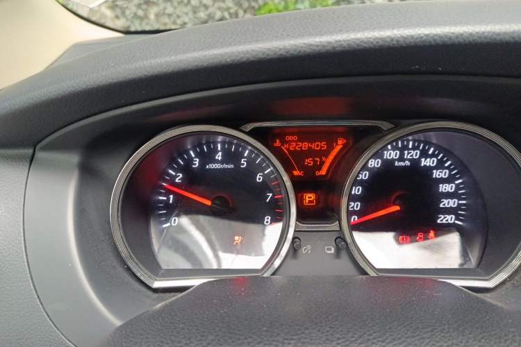 Used Nissan Livina 2013 Jinrui 1.6XL CVT Comfort Edition Odometer Close Up