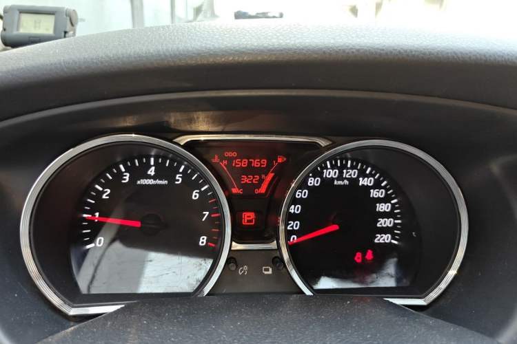 Used Nissan Livina 2013 JINRUI 1.6XV CVT Luxury Edition Odometer Close Up