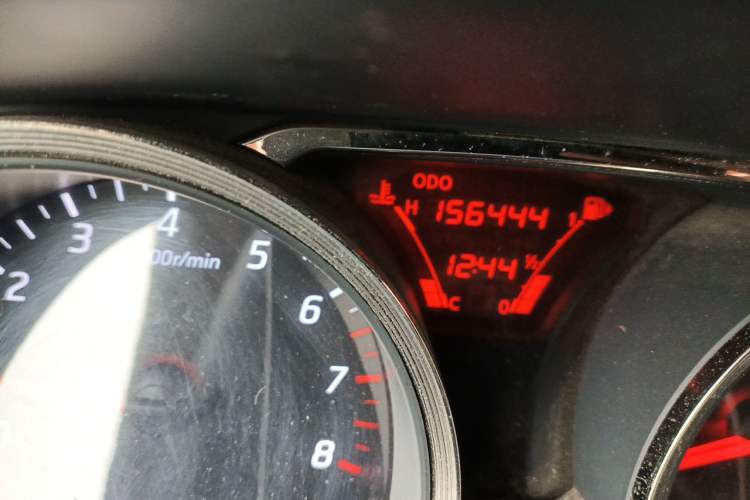 Used Nissan Livina 2013 1.6XE Manual Comfort Edition Odometer Close Up