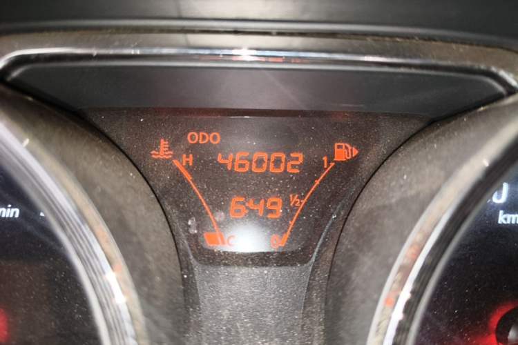 Used Nissan Livina 2013 JINRUI 1.6XV Manual Luxury Edition Odometer Close Up