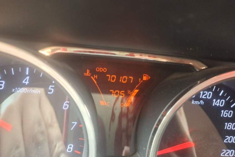 Used Nissan Livina 2013 1.6XE Manual Comfort Edition Odometer Close Up