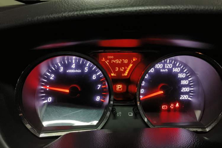 Used Nissan Livina 2013 JINRUI 1.6XV CVT Luxury Edition Odometer Close Up