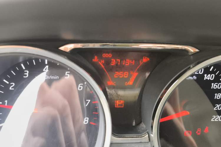 Used Nissan Livina 2013 1.6XE CVT Comfort Edition Odometer Close Up