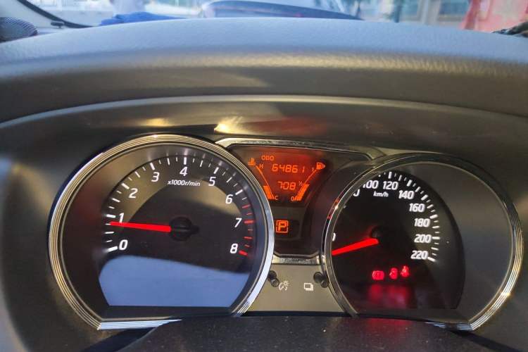 Used Nissan Livina 2013 JINRUI 1.6XV CVT Luxury Edition Odometer Close Up