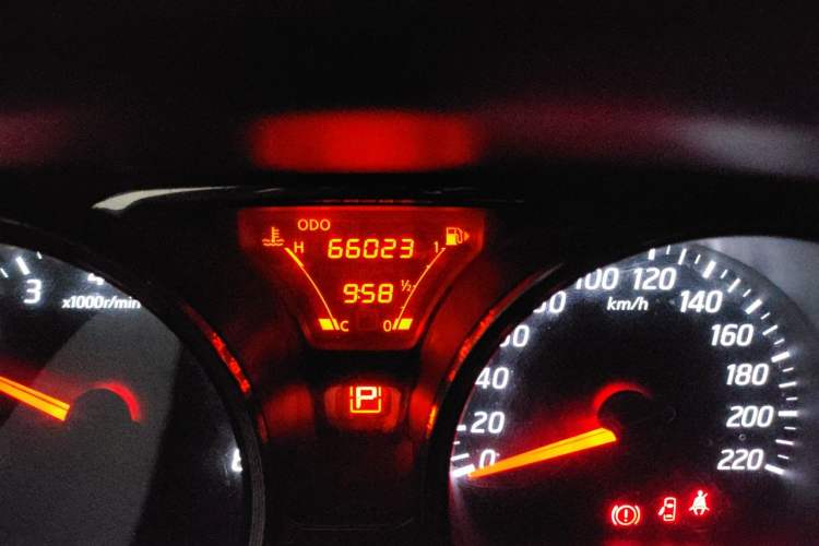 Used Nissan Livina 2013 1.6XE CVT Comfort Edition Odometer Close Up