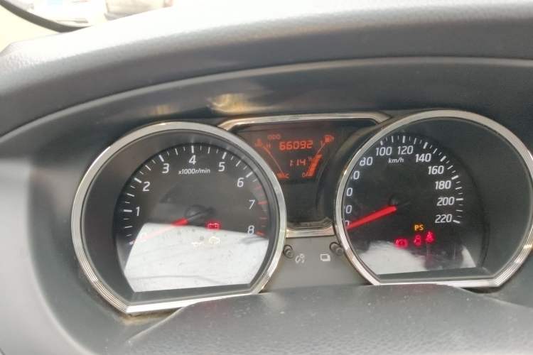 Used Nissan Livina 2013 Jingrui 1.6XL Manual Comfort Edition Odometer Close Up