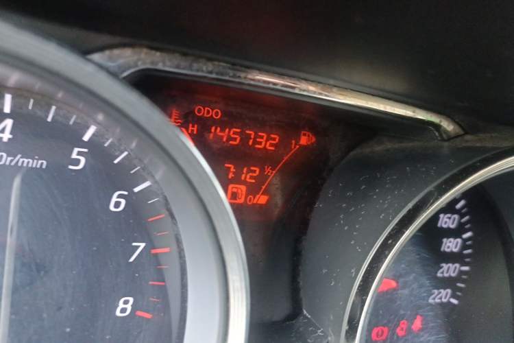 Used Nissan Livina 2013 1.6XE Manual Comfort Edition Odometer Close Up