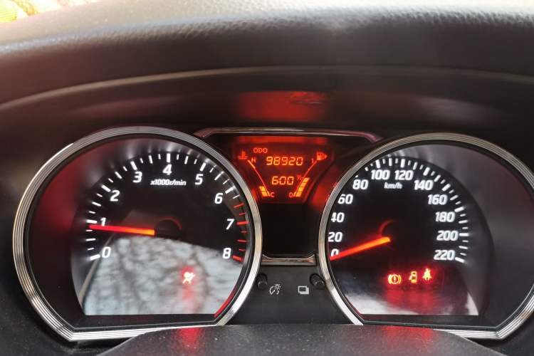 Used Nissan Livina 2013 1.6XE Manual Comfort Edition Odometer Close Up