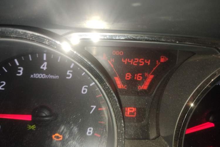 Used Nissan Livina 2013 1.6XL CVT Luxury Edition Odometer Close Up