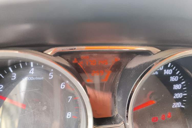 Used Nissan Livina 2013 1.6XE Manual Comfort Edition Odometer Close Up