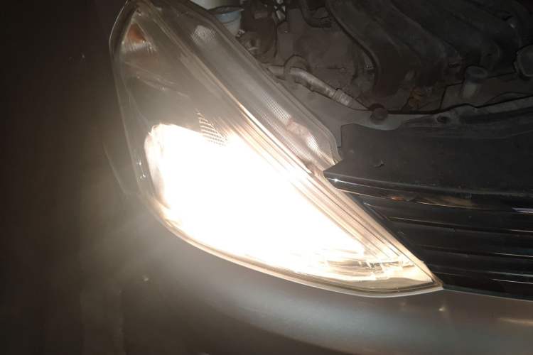 Used Nissan Livina 2013 1.6XE Manual Comfort Edition Right Front Headlight