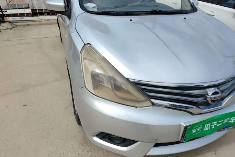 Used Nissan Livina 2013 1.6XE Manual Comfort Edition Right Front Headlight