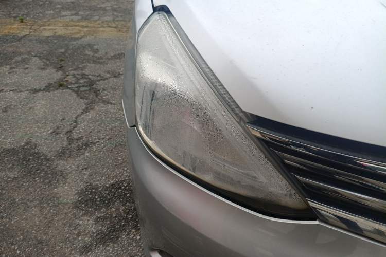 Used Nissan Livina 2013 1.6XE Manual Comfort Edition Right Front Headlight