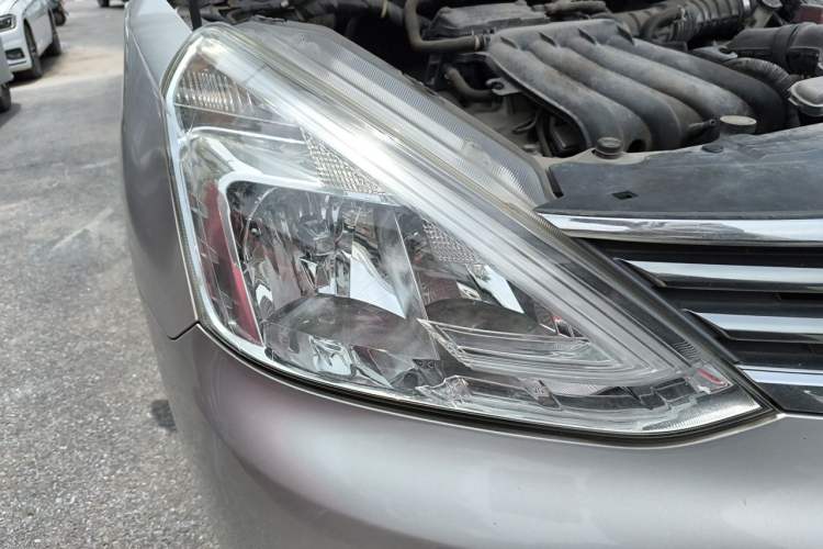Used Nissan Livina 2013 1.6XE CVT Comfort Edition Right Front Headlight