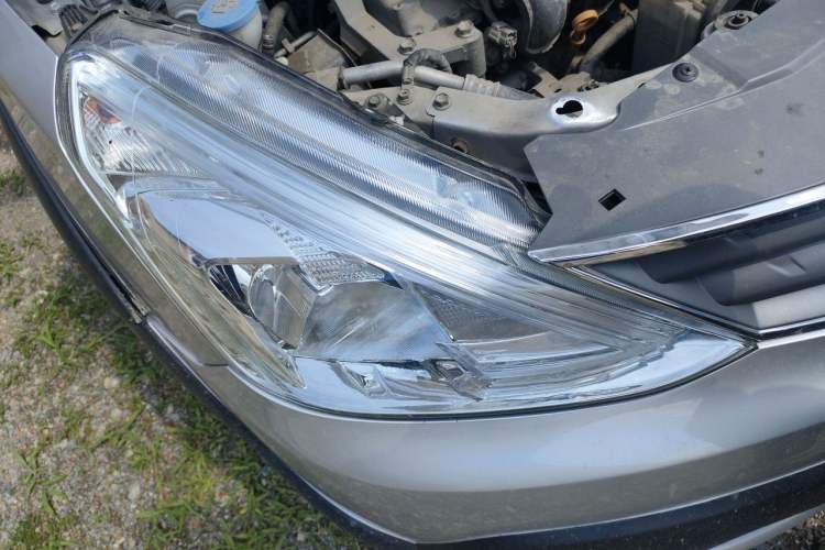 Used Nissan Livina 2013 JINRUI 1.6XV CVT Luxury Edition Right Front Headlight