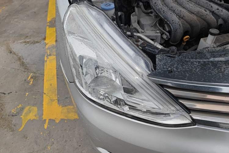 Used Nissan Livina 2013 1.6XE Manual Comfort Edition Right Front Headlight