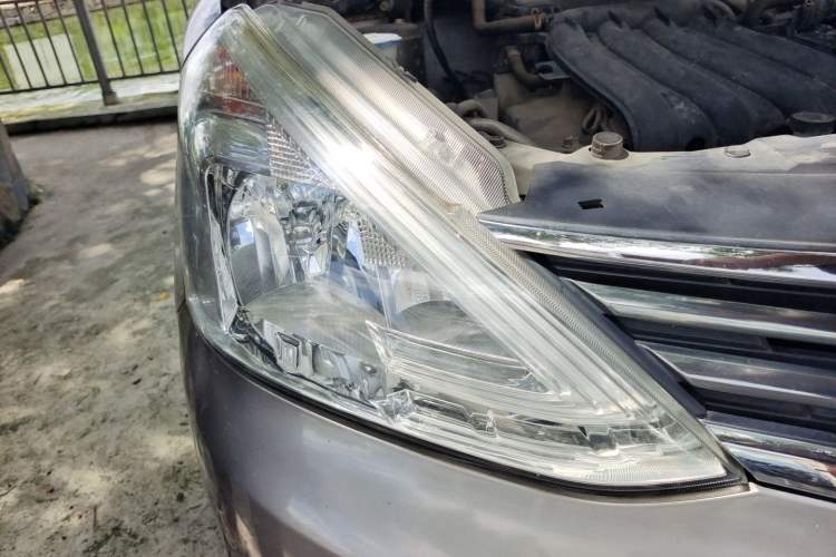 Used Nissan Livina 2013 1.6XE Manual Comfort Edition Right Front Headlight