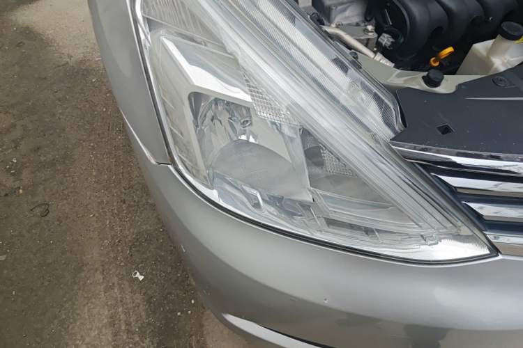 Used Nissan Livina 2013 1.6XL Manual Luxury Edition Right Front Headlight
