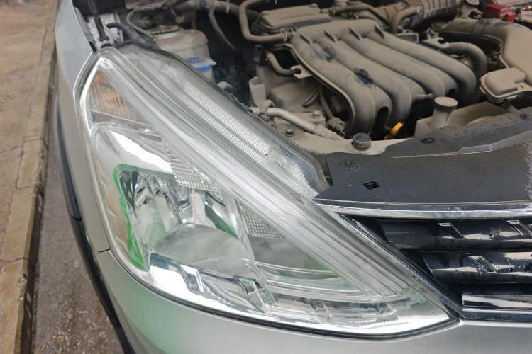 Used Nissan Livina 2013 JINRUI 1.6XV Manual Luxury Edition Right Front Headlight