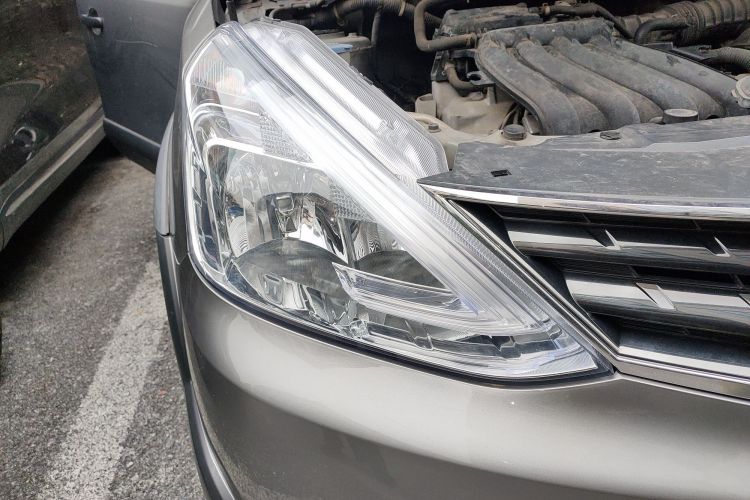 Used Nissan Livina 2013 JINRUI 1.6XV CVT Luxury Edition Right Front Headlight