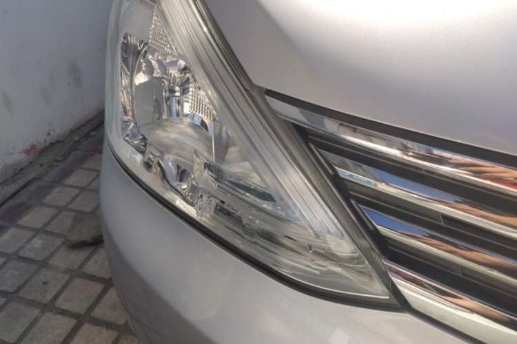 Used Nissan Livina 2013 1.6XE CVT Comfort Edition Right Front Headlight