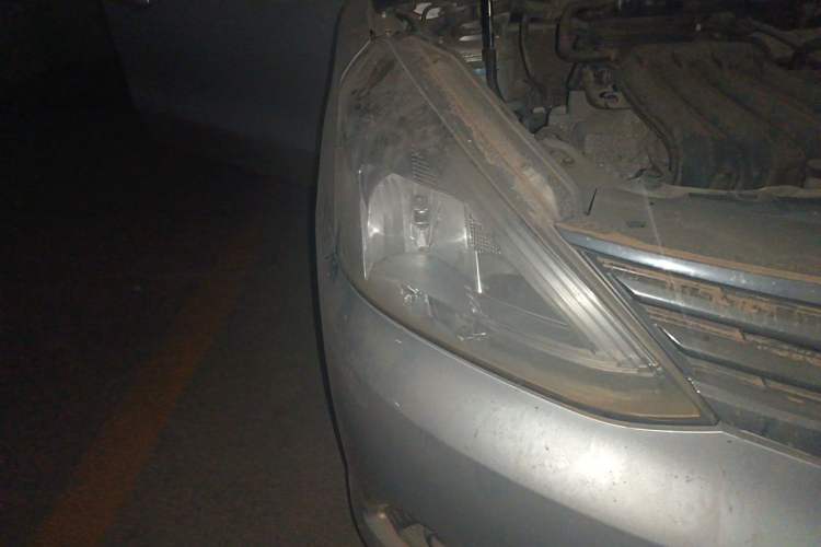 Used Nissan Livina 2013 1.6XE Manual Comfort Edition Right Front Headlight