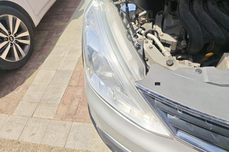 Used Nissan Livina 2013 Jinrui 1.6XL CVT Comfort Edition Right Front Headlight