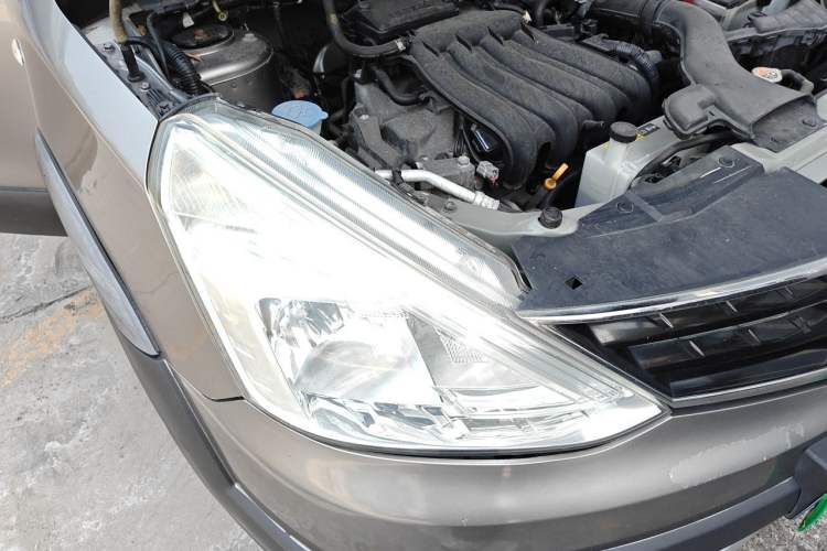 Used Nissan Livina 2013 JINRUI 1.6XV CVT Luxury Edition Right Front Headlight