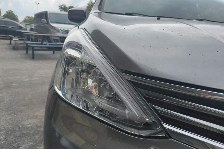 Used Nissan Livina 2013 1.6XE CVT Comfort Edition Right Front Headlight