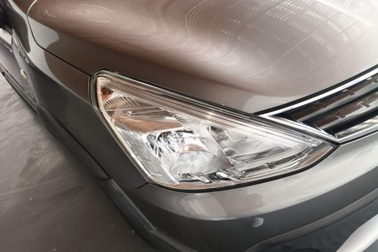 Used Nissan Livina 2013 JINRUI 1.6XV Manual Luxury Edition Right Front Headlight