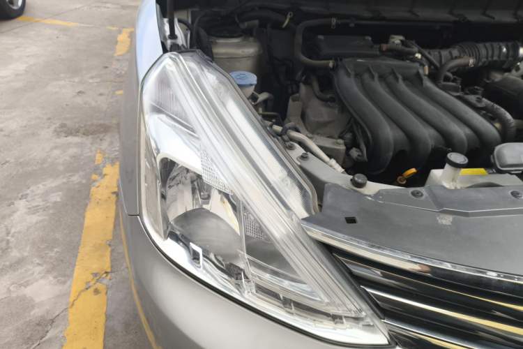 Used Nissan Livina 2013 1.6XE CVT Comfort Edition Right Front Headlight