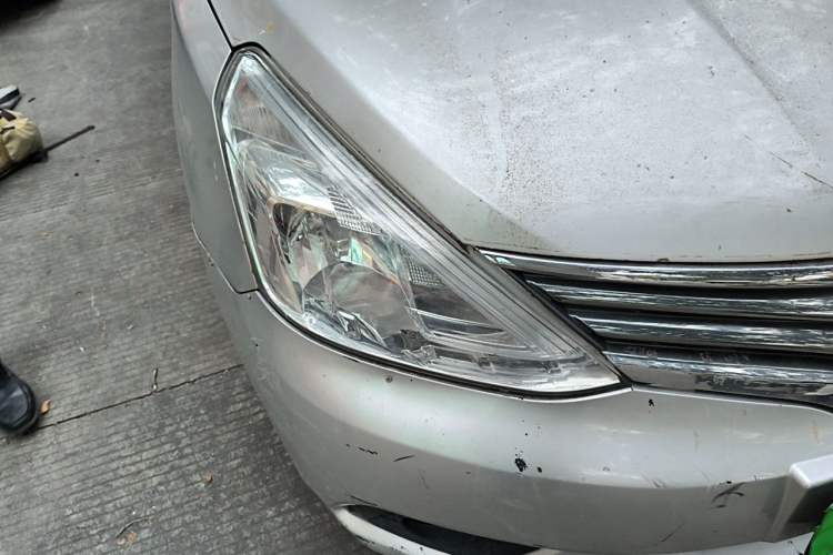 Used Nissan Livina 2013 1.6XE Manual Comfort Edition Right Front Headlight