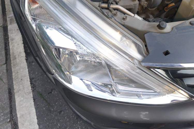 Used Nissan Livina 2013 JINRUI 1.6XV CVT Luxury Edition Right Front Headlight